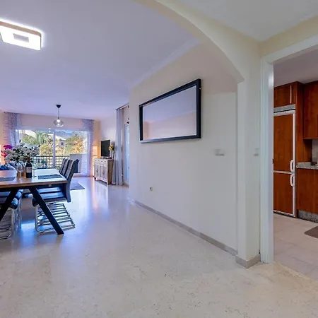 Hills Chic 3 Bed Elviria, Lejlighed Marbella