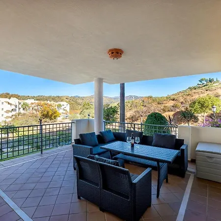 Hills Chic 3 Bed Elviria, Lejlighed