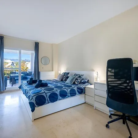 Hills Chic 3 Bed Elviria, Lejlighed *