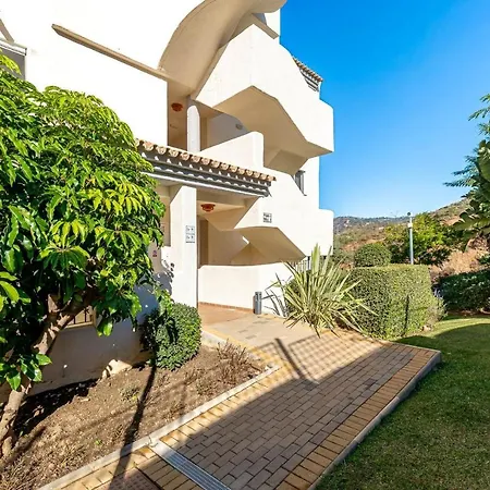 Hills Chic 3 Bed Elviria, Lejlighed