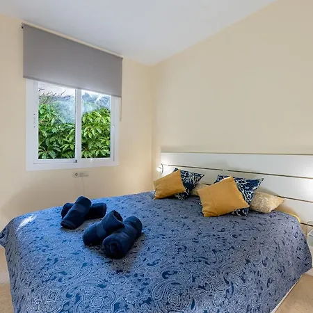 Hills Chic 3 Bed Elviria, Apartamento Marbella
