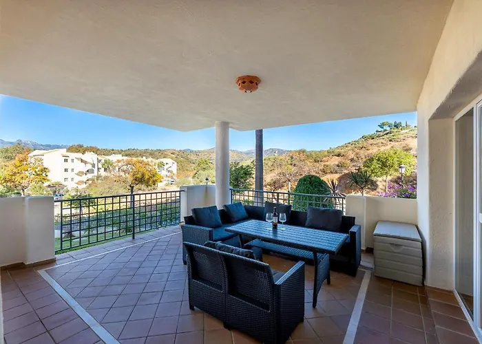 Hills Chic 3 Bed Elviria, Daire